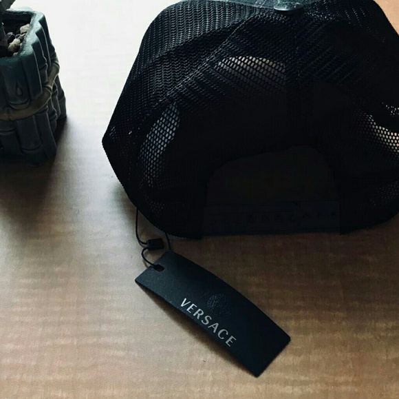 Hat - Picture 3 of 4